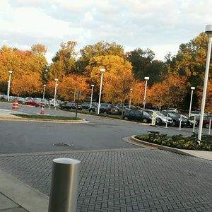 Meet your Posher, Olemba